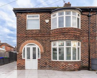 Spacious 4-Bed Home near Didsbury - Manchester - Byggnad