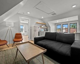 Broadway Dog-Friendly Loft with Parking - Denver - Living room