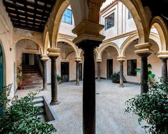 La Casa del Reloj 3 - One Bedroom Apartment, Sleeps 5 - Cadiz