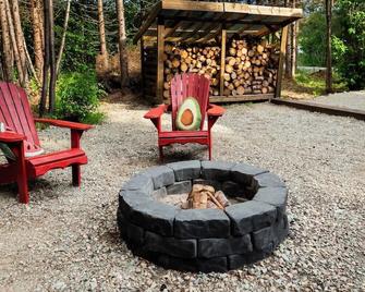 Welcome to Jack Pine Junior the ultimate retreat. Come and relax by the fire. - Harvey Bank - Patio