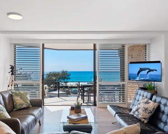 Spectacular Location and Views, 3 Bedrooms , Private Rooftop Spa - Mooloolaba - Living room