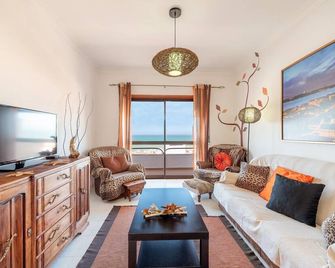 Guestready - Carpinteiro House - Ericeira - Wohnzimmer