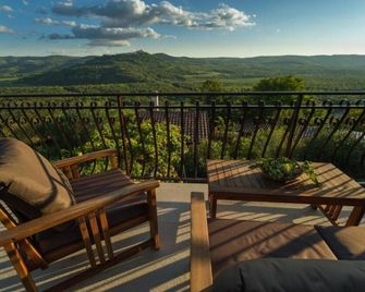Motovun Bellevue - amazing view, comfortable - Livade - Balcón