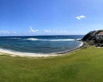 Luxurious Oceanfront Condo - Dawn Beach Club - Check calendar for restrictions - Dutch Cul de Sac - Beach