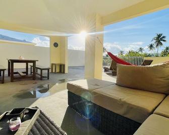 Brenda's Sun-Kissed Ocean View Rooftop Beachfront Penthouse Condo 2,250 sq ft - Loíza - Balcony