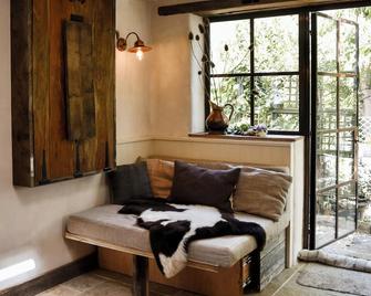The Cowshed - Chipping Campden, Snug Hideaway Nestled in the Heart of Campden - Chipping Campden - Huiskamer