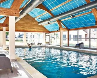 Studio résidence touristique 3 étoiles - Le Mée-sur-Seine - Piscine