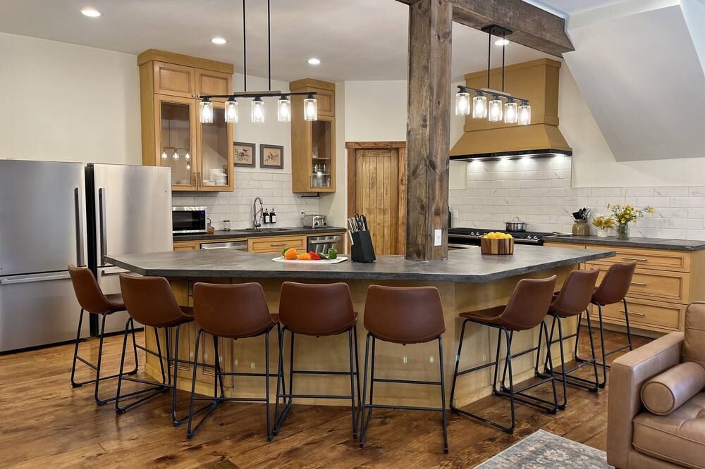 Secluded With Hot Tub, Pool Table, Arcad
