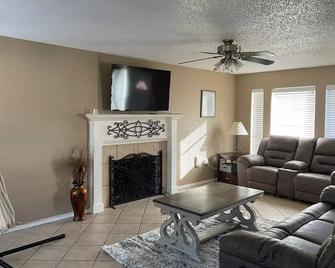 “ Home away from home” close to Expo and sports centers, and ACU - Abilene - Living room