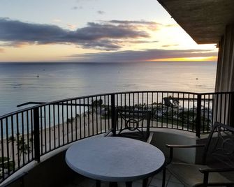 Lagoon Tower 2Bedroom, 2 Bath Ocean View - Honolulu - Balkon