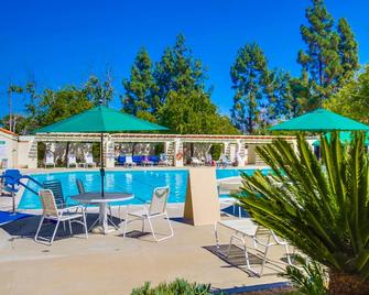 Stunning 2 bedroom condo in 55+ Oaks North Village! Read Description first! - San Diego - Piscina