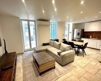 Elegance et Detente, Piscine chauffée, Terrasse et garage privé à Nice - Nice - Salon