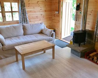 The Waterfront Lodges - Coventry - Living room