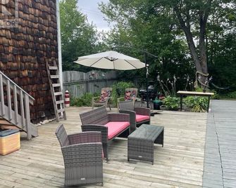 Cozy cottage w/fire pit &waterview, close to parlee beach and amenities. - Shediac - Binnenhof