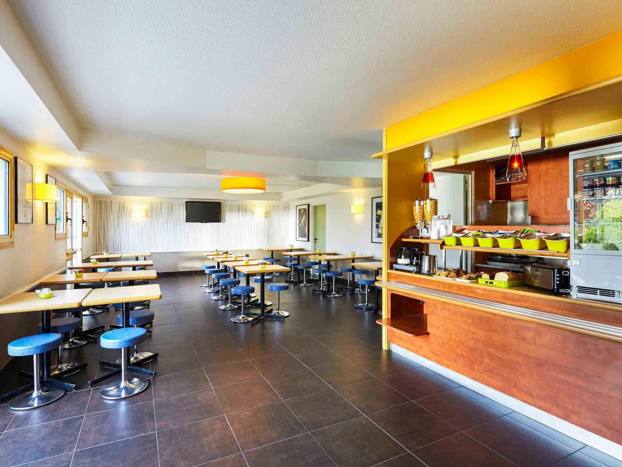 ibis budget Chartres - שארטרה - בר