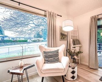 Poulsbo Scandinavian Retreat 2 blocks to DT - Poulsbo - Sala de estar