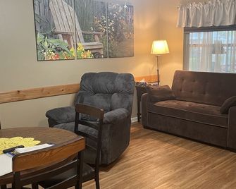 Fox Haven Cottage - A cozy one bedroom cottage - Tavares - Obývací pokoj