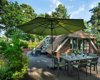Sprielderbosch 45 Luxury holiday home on a holiday park in the Veluwe - Garderen - Patio