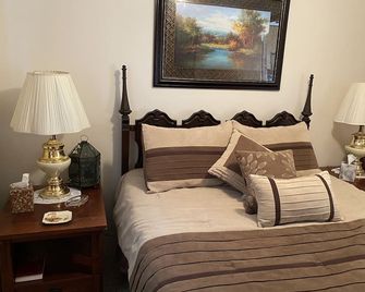 Socrates Place Resort on Lake Van Etten in Oscoda, Michigan - Oscoda - Slaapkamer