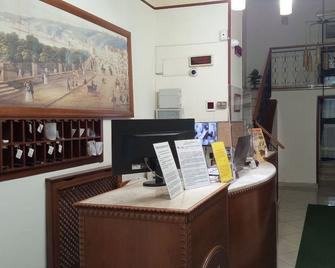 Hotel Eliseo Napoli - Naples - Front desk