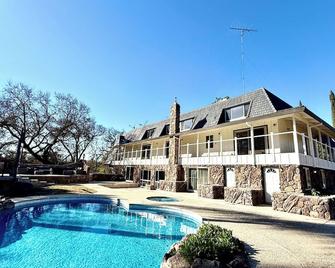 The Grand Waterside Estate Easy drive to Yosemite - Modesto - Pool