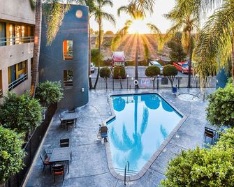 Travelodge Commerce Los Angeles area - Commerce - Piscine