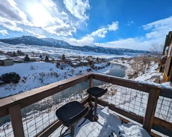 Yellowstone Treasure Guesthouses on the River - Gardiner - Balcony