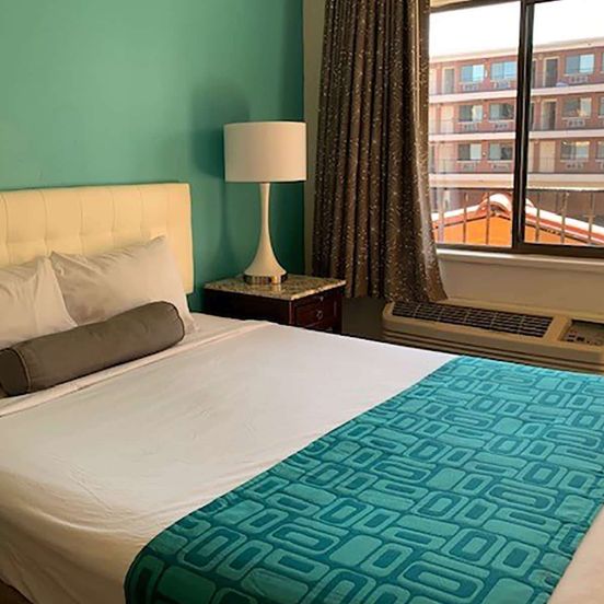 Bedroom view of Howard Johnson by Wyndham Reno Downtown