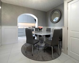 Rose Haven Private Home Between Dunganno - Dungannon - Dining room