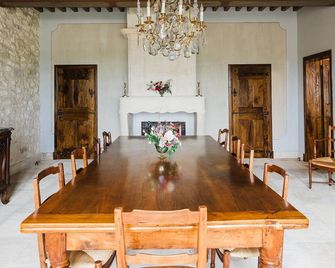 Le Mas Caladoc Luxury Retreat with Private Spa in Provence - 阿爾勒 - 餐廳