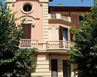 Beautiful Budget Double Room - Montecatini Terme - Building
