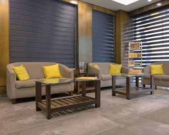 Hotel Sifat International - Surat - Lounge