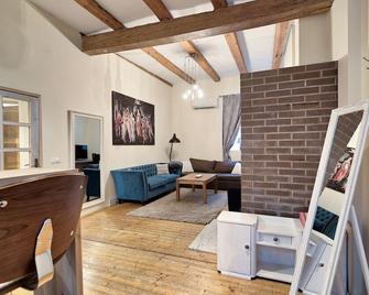 Bohemian Hideout, Old Town, Tartu Home - Tartu - Living room