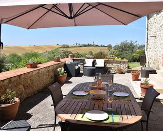 Luxury 3 Bedroom Cottage with Private Pool - Loubens-Lauragais - Balcón