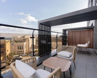 Hotel Fine Jeju - סאוגוויפו - מרפסת