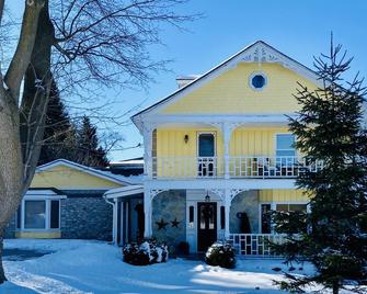 Victoria Street Retreat - Elora - Building