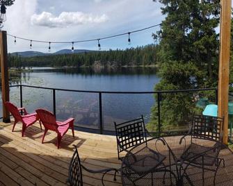 Cottage - Lakeside w/private Hottub near Big White - Kelowna - Balcony