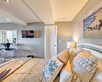 Walk to Keller Beach Waterfront Studio with Hot Tub - Richmond - Bedroom