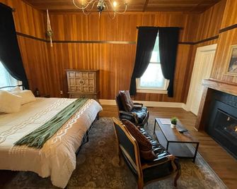Woodside Farm Country Inn - Sooke - Schlafzimmer