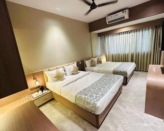 The Falcon Inn - Bombay - Habitación