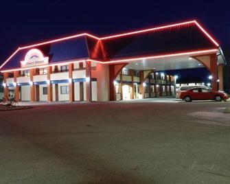 Howard Johnson by Wyndham Red Deer - Red Deer - Bangunan