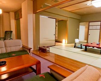 Akayu Onsen Tansen Hotel - Nan'yo - Living room