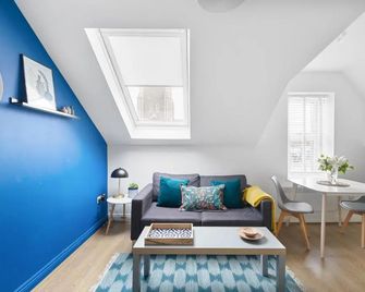 Albany 2 by Black Door Stays - Cardiff - Pokój dzienny