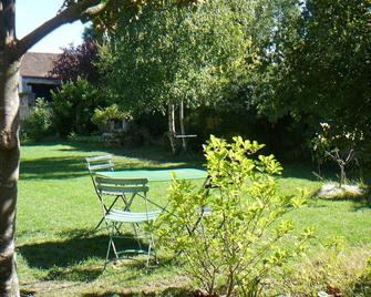 Large old character house on the port, with garden, 1h40 from Paris - Briare - Patio