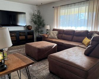 Charming 3-bedroom house with WiFi, AC in peaceful Safford - Safford - Wohnzimmer