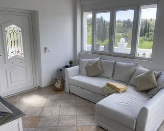 Villa in Corfu with Pool Amazing Views - The Grove - Korfu - Olohuone