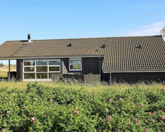5 Star Holiday Home in Hirtshals - Hirtshals - Gebäude
