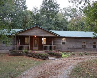 Lovers’ Lakeside Love Nest \nCozy Retreat on Pittsfields Serene Lake. - Pittsfield - Gebouw