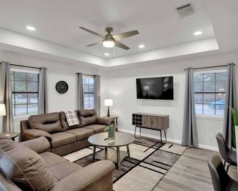 Peppercorn Yellow - Locally Run! - Taylor - Living room