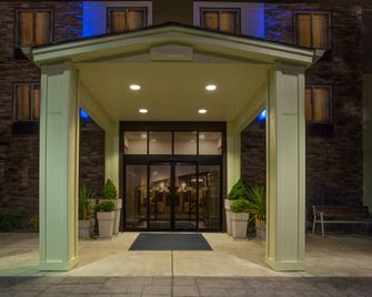 Holiday Inn Express & Suites Newport By IHG - Newport - Gebäude
